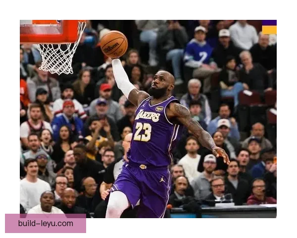 湖人逆转勇士詹姆斯关键三分锁定胜局引热议季后赛焦点之战再起波澜