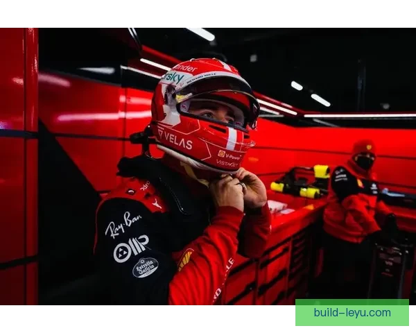 F1赛季精彩回顾：车手争夺白热化 新技术与战术创新引发热议