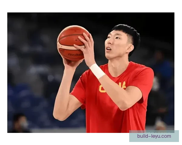 中国男篮激战日本队取得胜利 周琦复出展现强大统治力