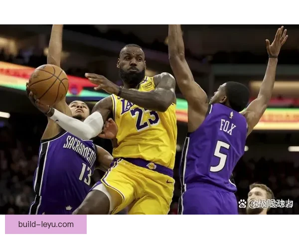 湖人詹姆斯复出首战表现惊艳助球队赢得关键胜利