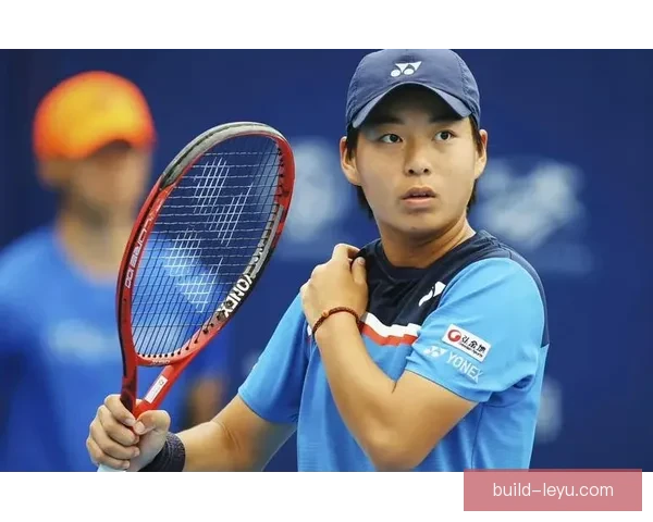 网球界新星崛起：年轻选手连续夺得大满贯，挑战传统强者