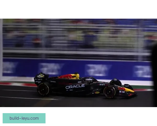 F1车手赛季争夺激烈 维斯塔潘与汉密尔顿展开巅峰对决