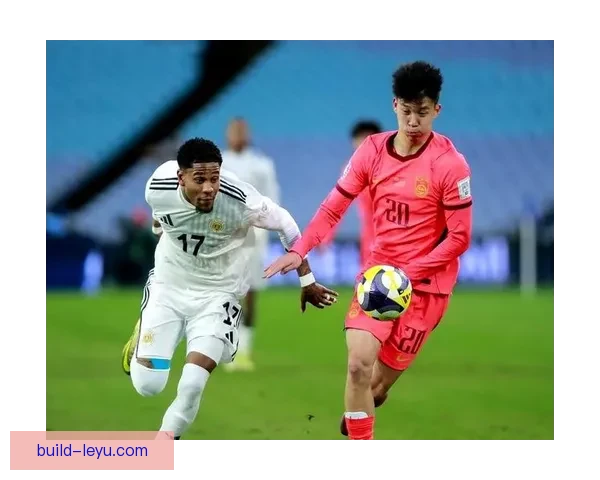 中国足球队迎战亚洲劲旅 全力争取世界杯预选赛首胜